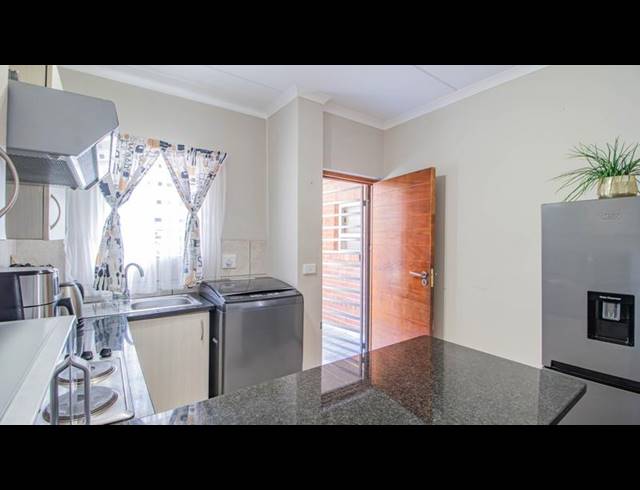 2 BEDROOM APARTMENT FOR SALE IN ESTHER PARK